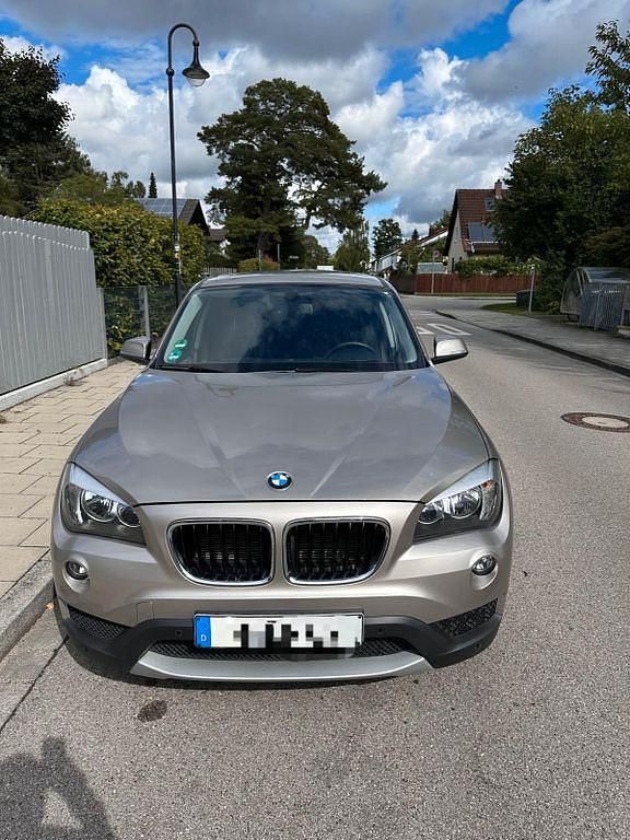 Grau Gebraucht 2013 BMW X1 SUV | 11.900 € (Guter Preis) - Bild 1/4