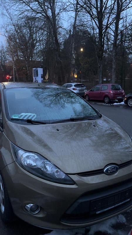 Gebraucht Ford Fiesta 82 PS (60 kW) 2011 Gold Kleinwagen