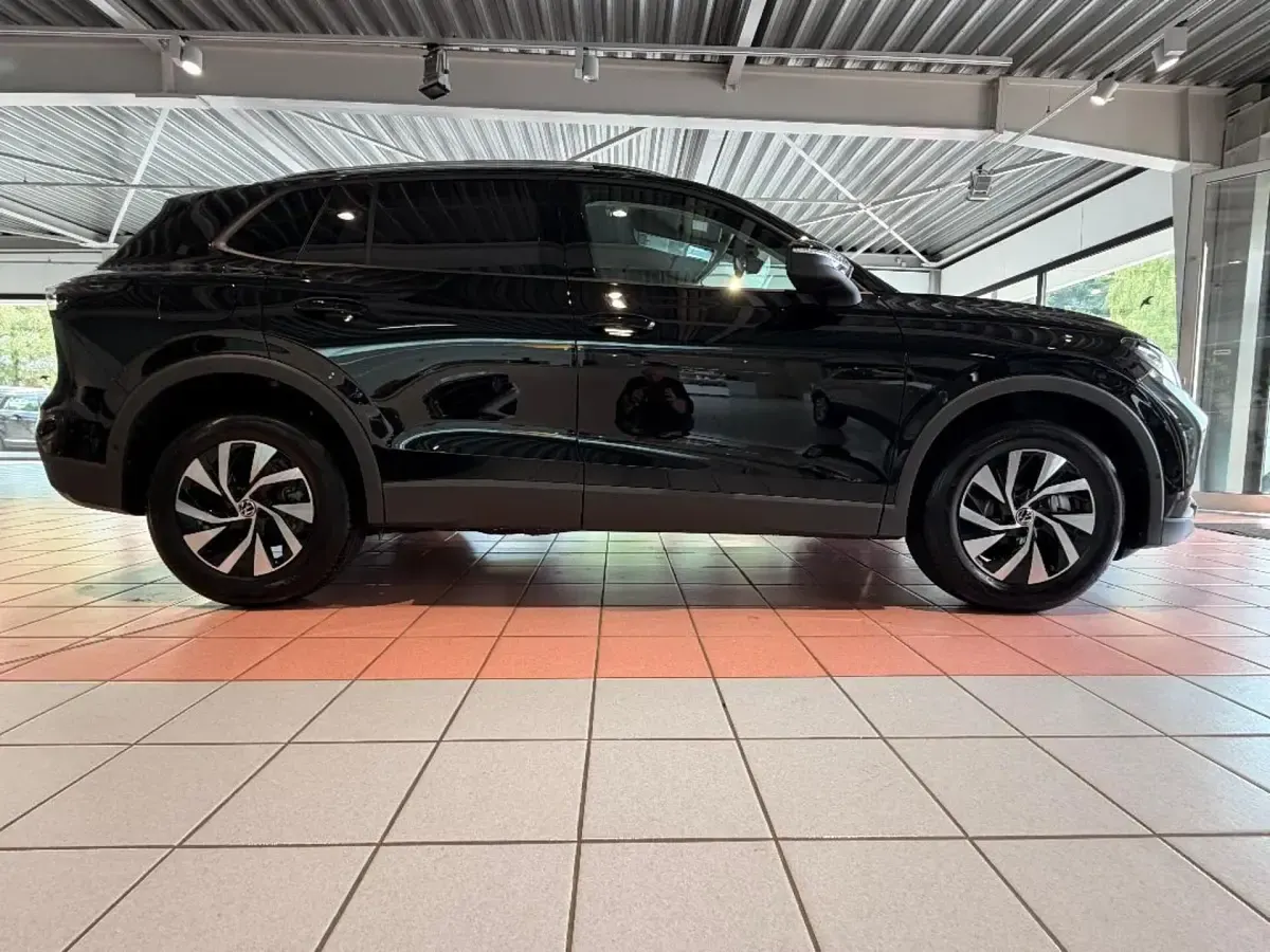 Neu VW Tiguan Life 150 PS (110 kW) 2025 Schwarz SUV