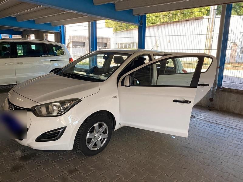 Gebraucht Hyundai i20 63 PS (46 kW) 2012 Weiß Kleinwagen