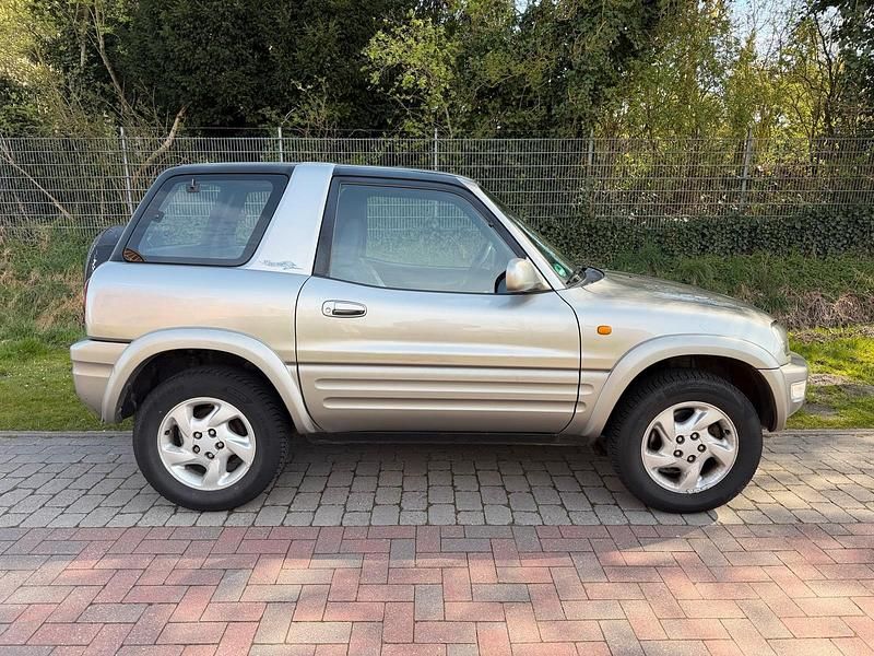 Gebraucht Toyota RAV4 127 PS (93 kW) 1999 Grau SUV