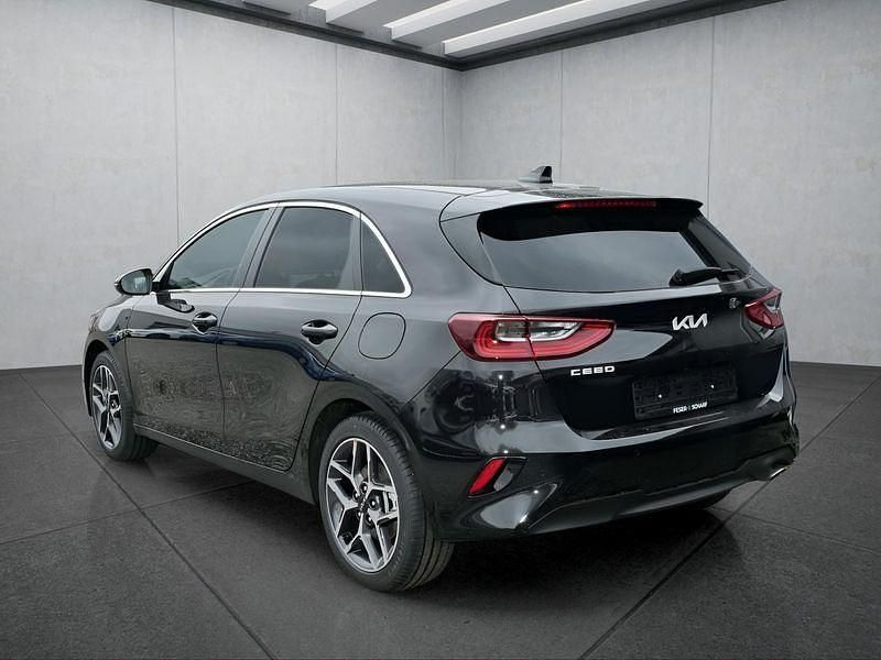 Nowe Kia Ceed 140 KM (102 kW) 2025 Czarny Hatchback