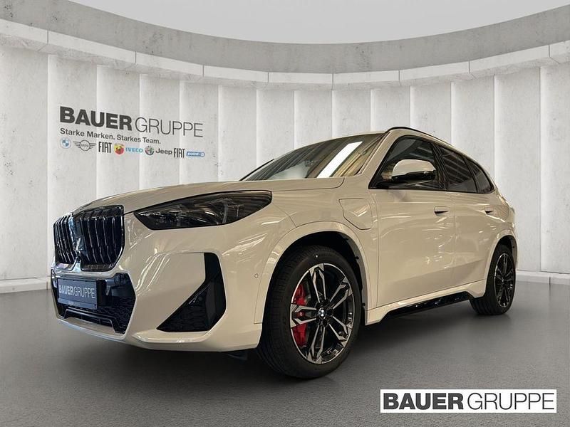 Weiss Neu 2025 BMW X1 M Sport SUV | 70.480 € - Bild 1/4
