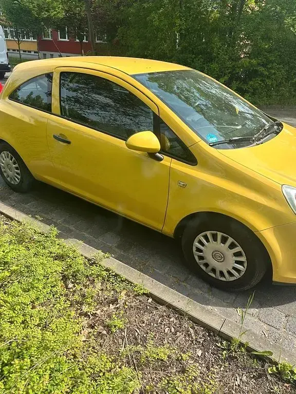 Gebraucht Opel Corsa Edition 66 PS (48 kW) 2009 Gelb Kleinwagen