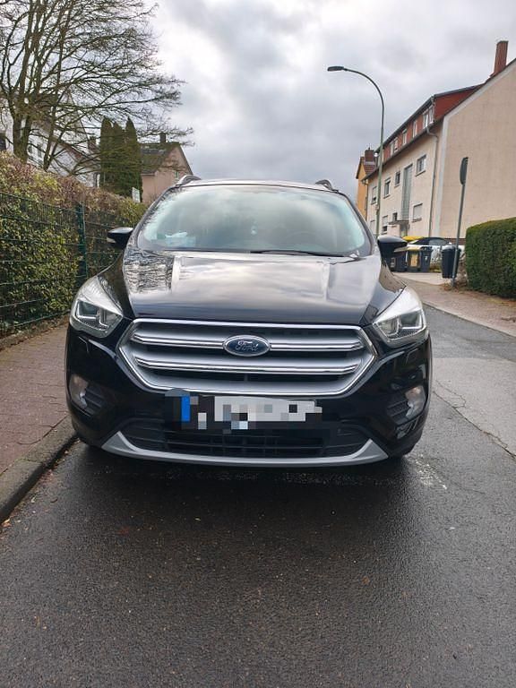 Gebraucht Ford Kuga 150 PS (110 kW) 2018 Schwarz SUV