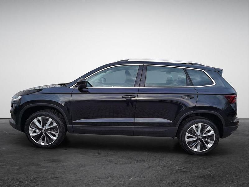 Neu Skoda Karoq Selection 150 PS (110 kW) 2025 Schwarz (schwarzmagic perleffekt) SUV