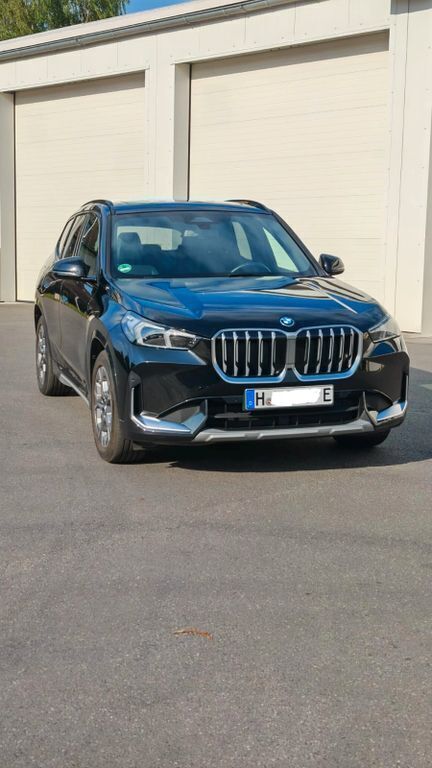 Schwarz Gebraucht 2023 BMW X1 Comfort Edition SUV | 44.900 € (Etwas zu teuer) - Bild 1/4
