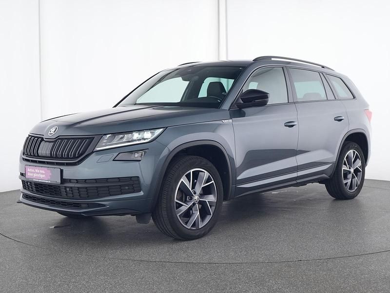 Grau Gebraucht 2021 Skoda Kodiaq SportLine SUV | 32.926 € (Guter Preis) - Bild 1/4