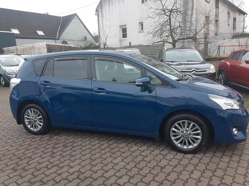 Gebraucht Toyota Verso 147 PS (108 kW) 2016 Blau Van / Kleinbus