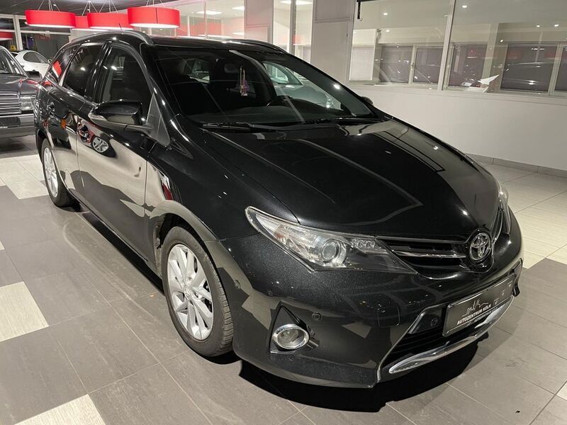 Schwarz Gebraucht 2013 Toyota Auris Touring Sports Life+ Kombi | 6.600 € (Fairer Preis) - Bild 1/4