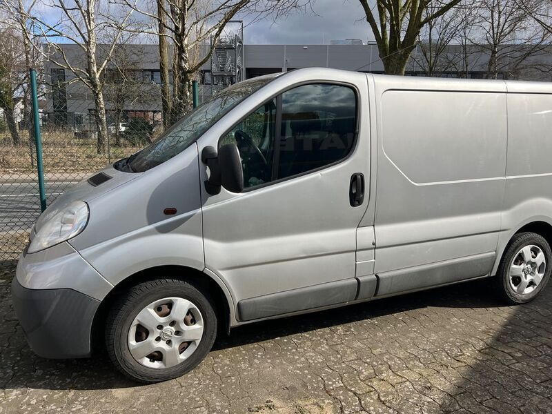 Silber Gebraucht 2011 Opel Vivaro Van | 4.600 € (Superpreis) - Bild 1/4