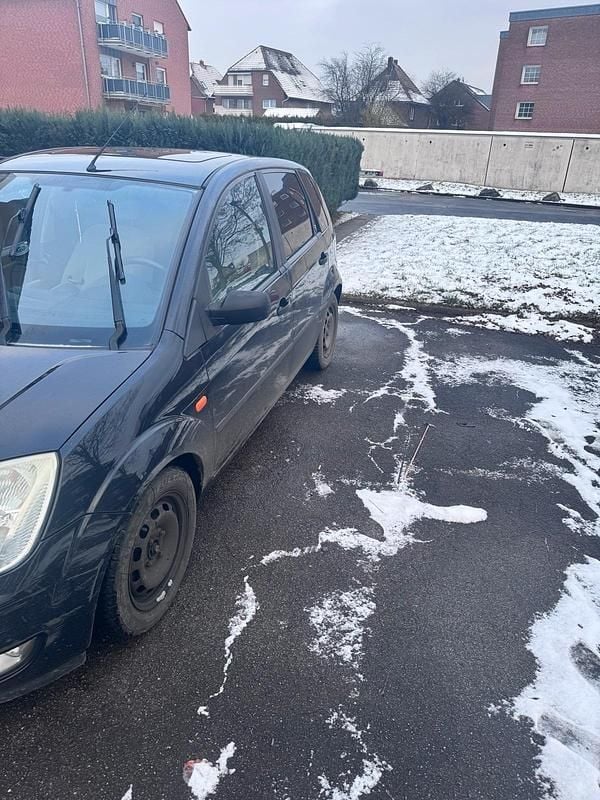 Gebraucht Ford Fiesta 78 PS (57 kW) 2003 Schwarz Limousine