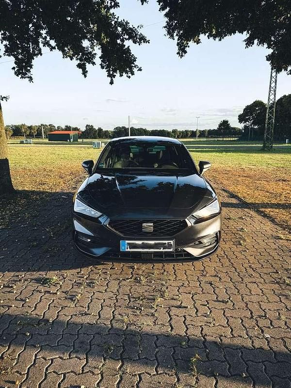 Grau Gebraucht 2021 Seat Leon FR Coupé | 21.000 € (Fairer Preis) - Bild 1/4