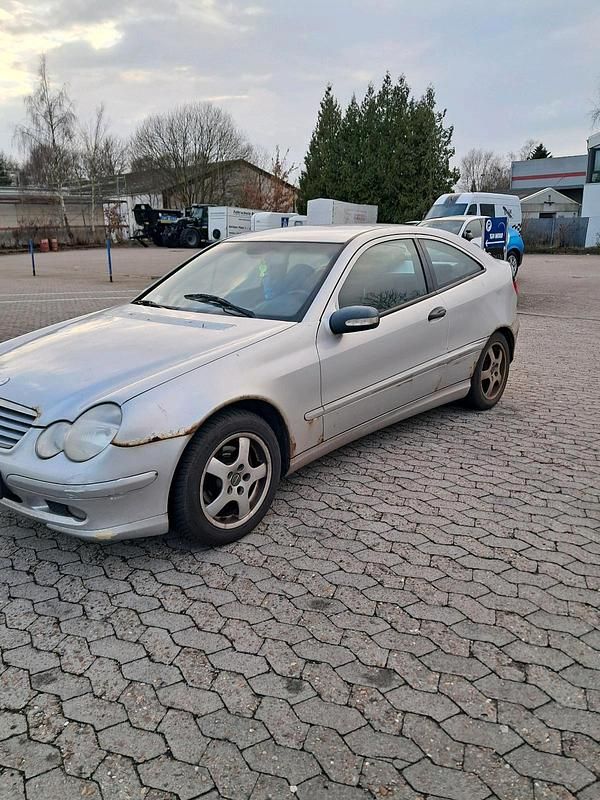 Gebraucht Mercedes C180 95 PS (69 kW) 2001 Silber Limousine