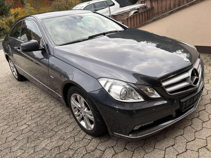 Tenoritgrau metalliclack Gebraucht 2011 Mercedes E220 Coupé | 7.490 € (Guter Preis) - Bild 1/4