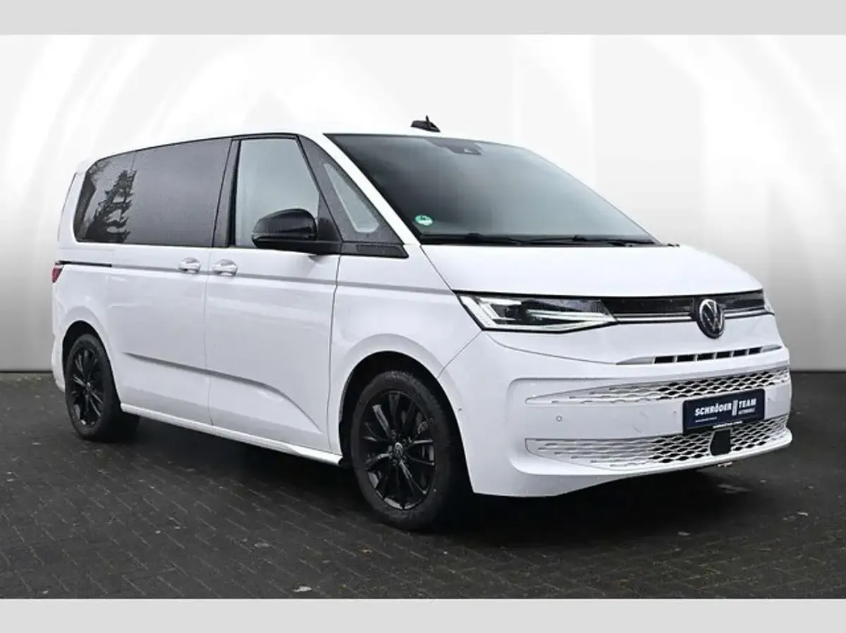 Gebraucht VW Multivan Life 150 PS (110 kW) 2024 Weiß Van / Kleinbus