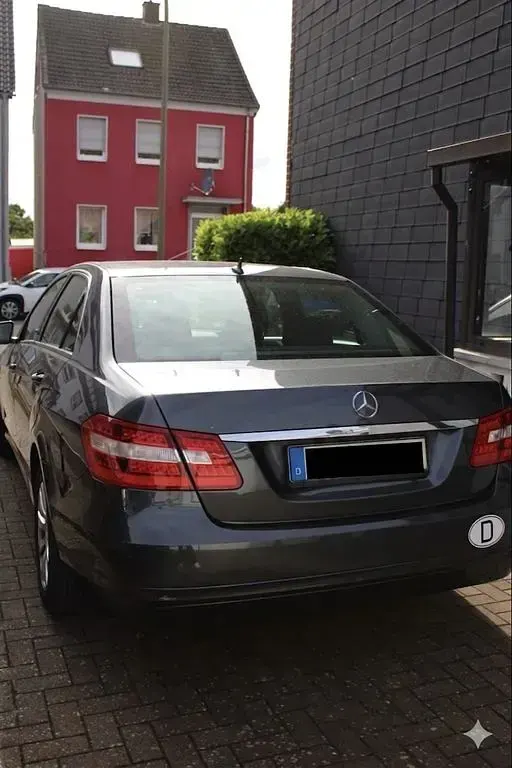 Gebraucht Mercedes E200 Classic 136 PS (100 kW) 2010 Grau Limousine