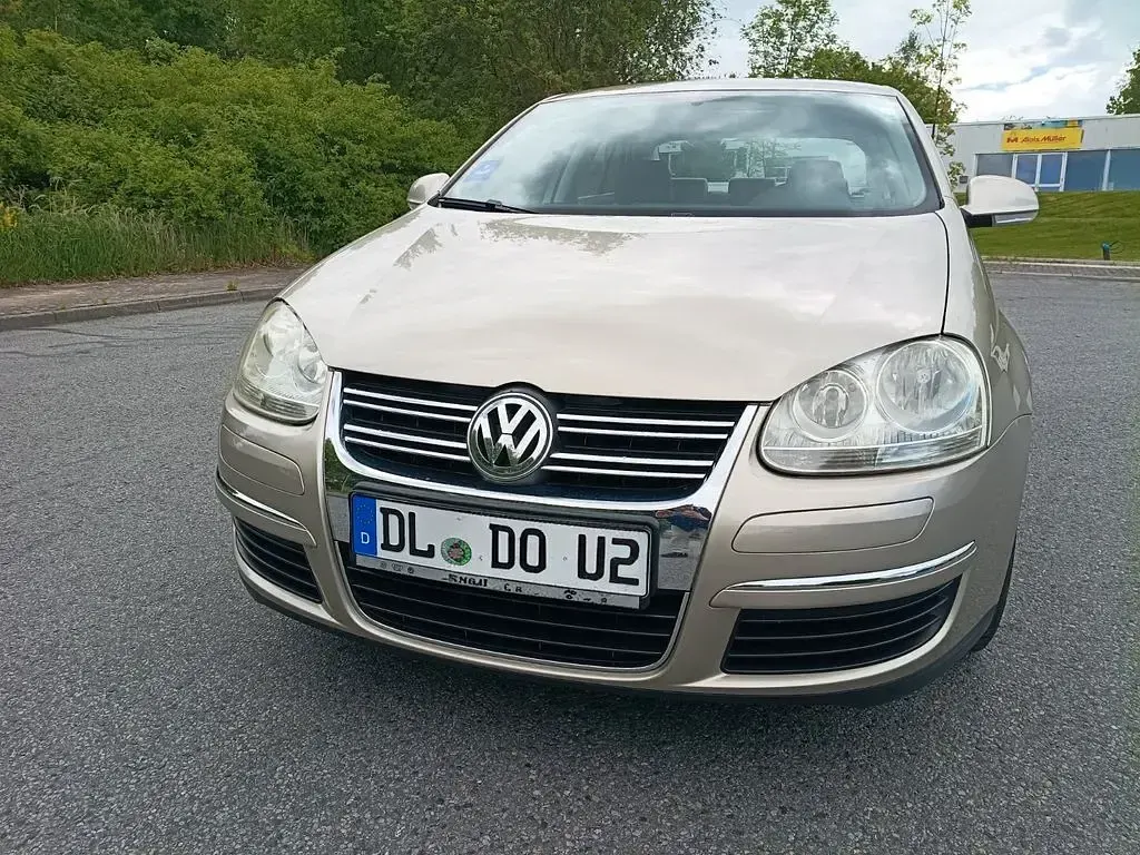 Gebraucht VW Jetta Trendline 102 PS (75 kW) 2006 Beige Limousine
