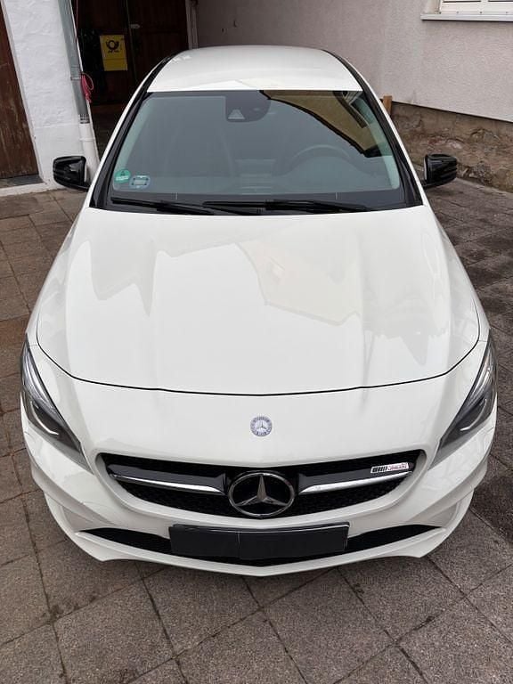 Weiß Gebraucht 2016 Mercedes CLA250 Shooting Brake Urban Kombi | 16.000 € (Guter Preis) - Bild 1/4