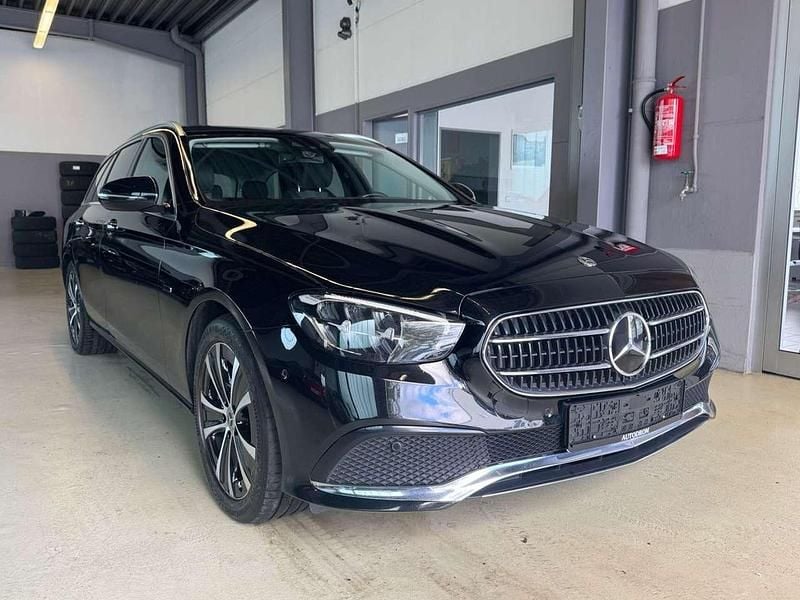 Schwarz/baltic black Gebraucht 2021 Mercedes E300 Avantgarde Kombi | 25.900 € (Guter Preis) - Bild 1/4