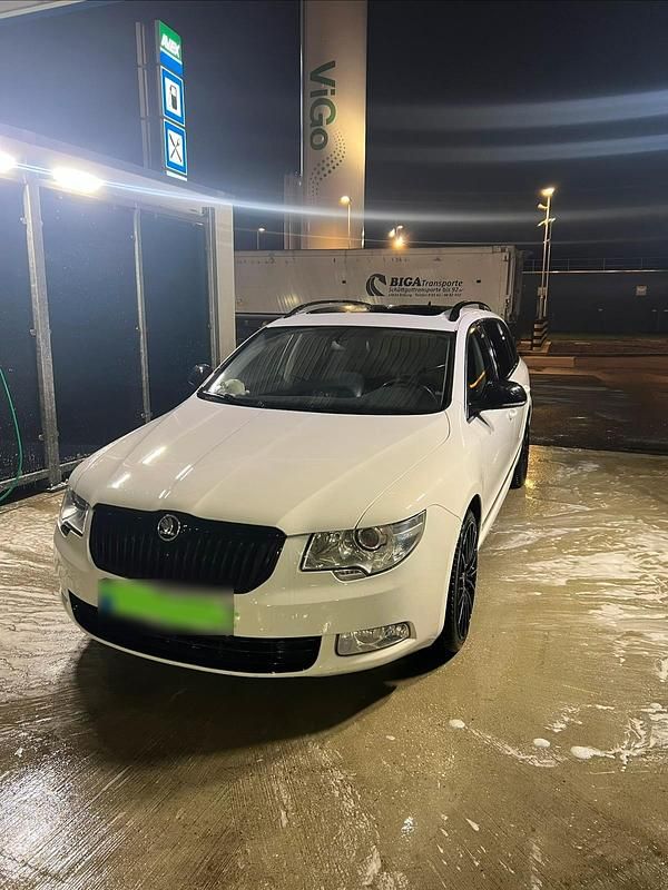 Gebraucht Skoda Superb 260 PS (191 kW) 2010 Weiß Kombi