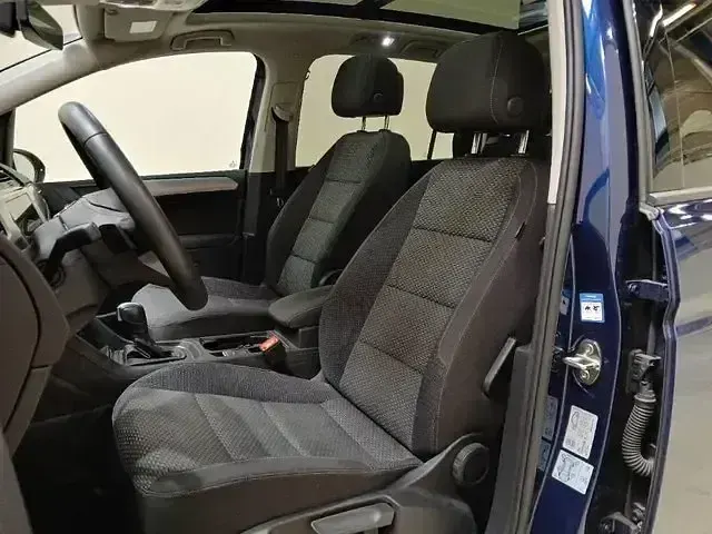 Gebraucht VW Touran Comfortline 150 PS (110 kW) 2025 Atlantik blue Van / Kleinbus
