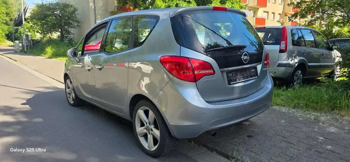 Gebraucht Opel Meriva Color Edition 101 PS (74 kW) 2012 Van / Kleinbus