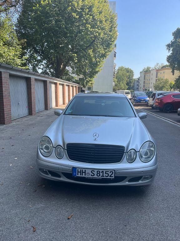 Silber Gebraucht 2002 Mercedes E240 Limousine | 2.700 € (Superpreis) - Bild 1/4