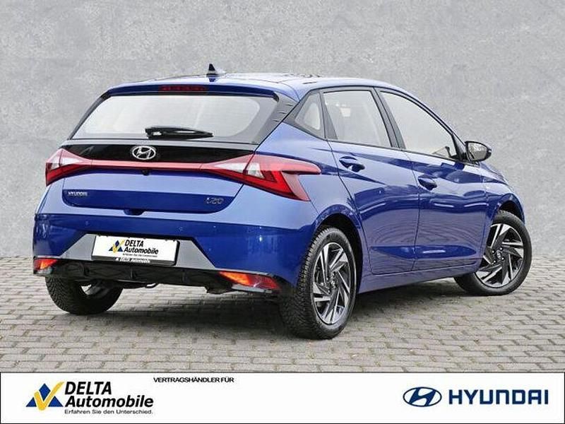 Gebraucht Hyundai i20 Trend 101 PS (74 kW) 2023 Intense blue / mic Kleinwagen