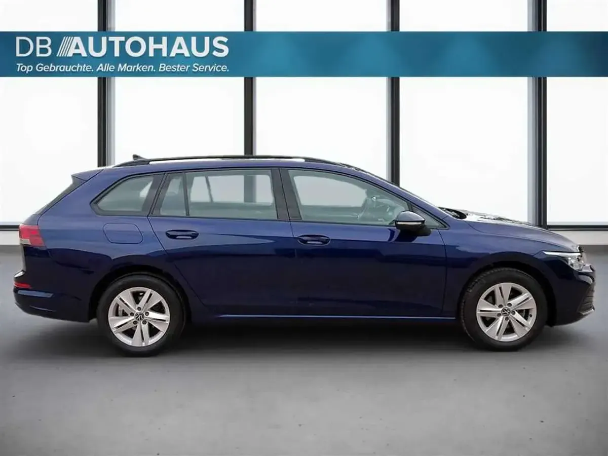 Gebraucht VW Golf VIII Life 110 PS (80 kW) 2022 Blau Kombi