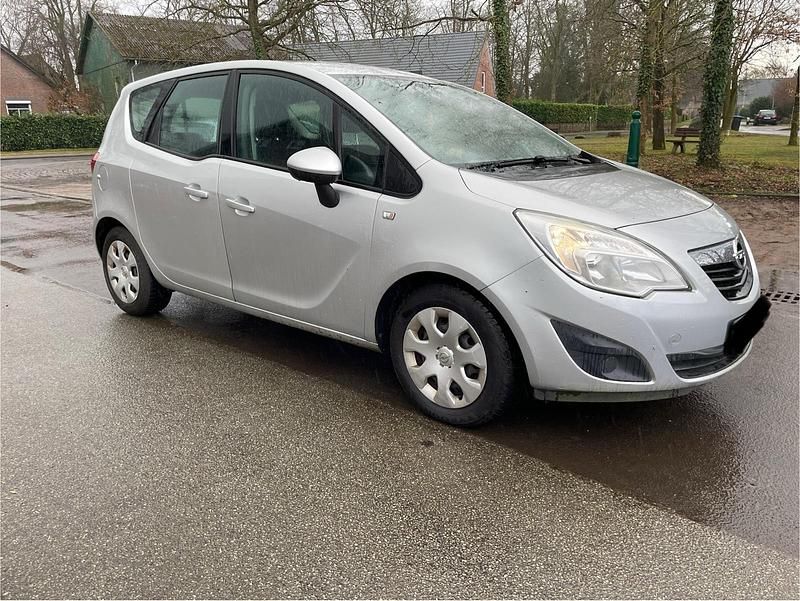 Gebraucht Opel Meriva 101 PS (74 kW) 2010 Silber Van / Kleinbus
