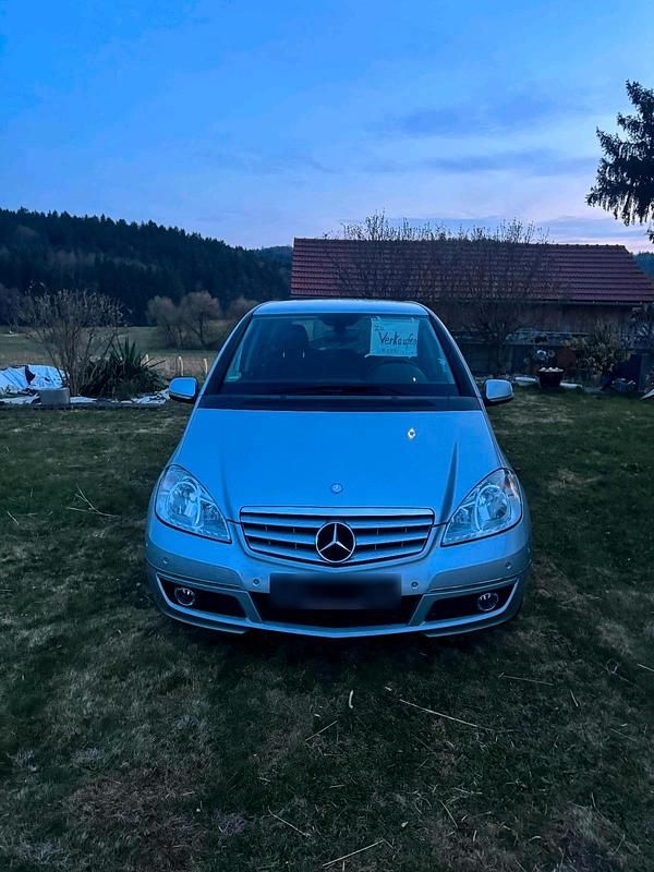 Gebraucht Mercedes A180 109 PS (80 kW) 2010 Silber Kleinwagen