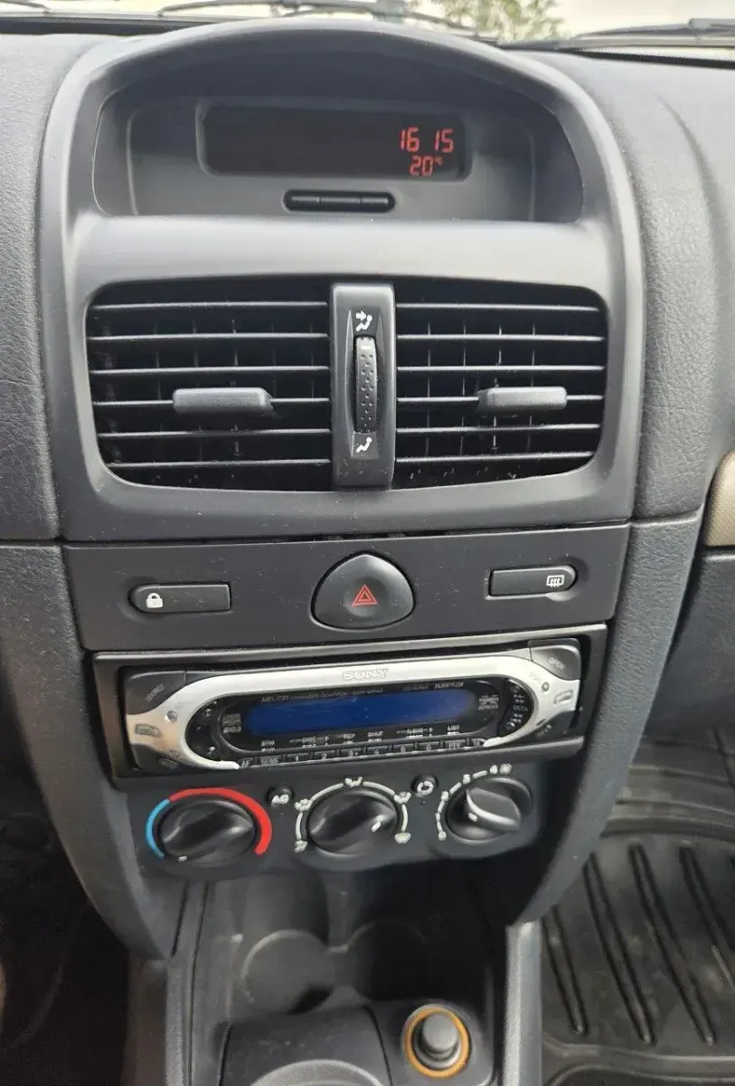Gebraucht Renault Clio 75 PS (55 kW) 2004 Silber Kleinwagen
