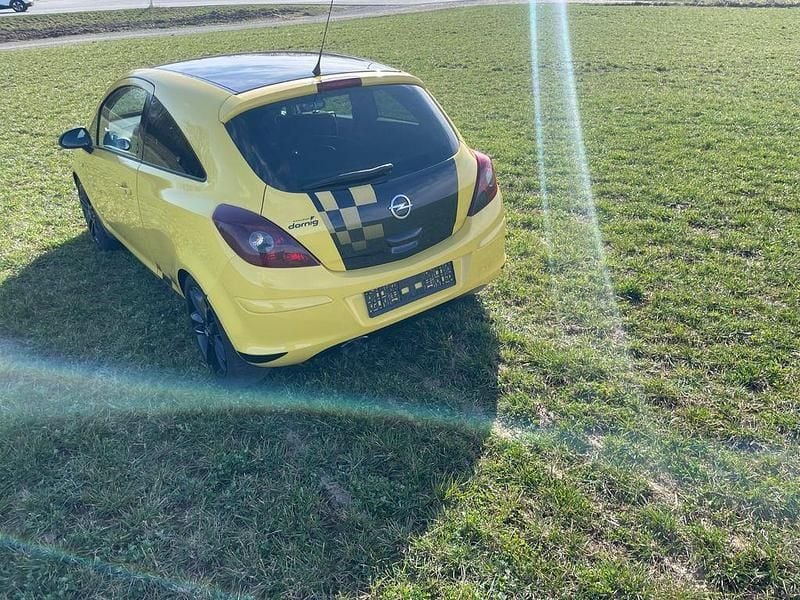 Gebraucht Opel Corsa Color Edition 87 PS (63 kW) 2011 Gelb Kleinwagen