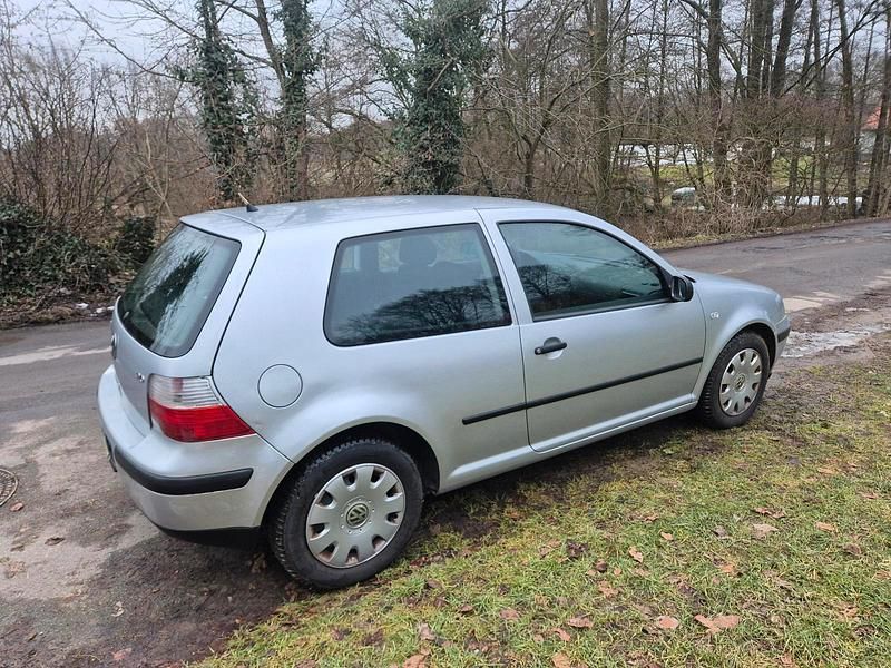 Gebraucht VW Golf IV 75 PS (55 kW) 2000 Silber Kleinwagen