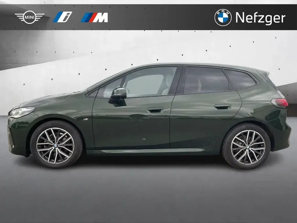 Gebraucht BMW 220 Active Tourer M Sport 156 PS (114 kW) 2022 Gruen Van / Kleinbus