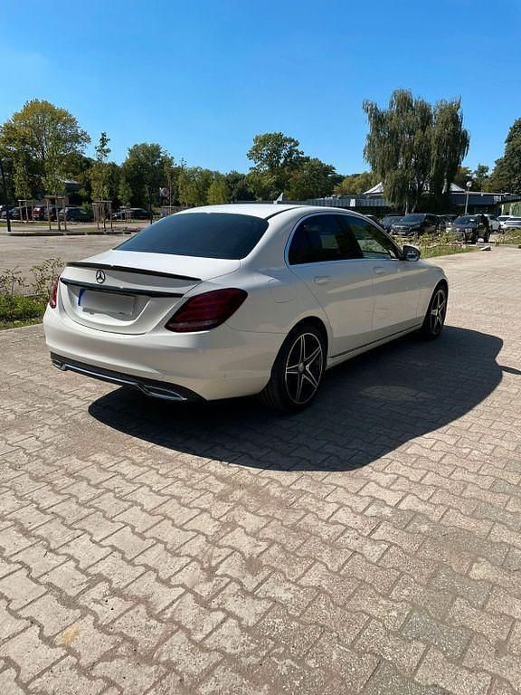 Gebraucht Mercedes C200 Avantgarde 184 PS (135 kW) 2016 Weiß Limousine