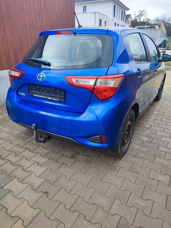 Gebraucht Toyota Yaris 111 PS (81 kW) 2017 Blau Limousine