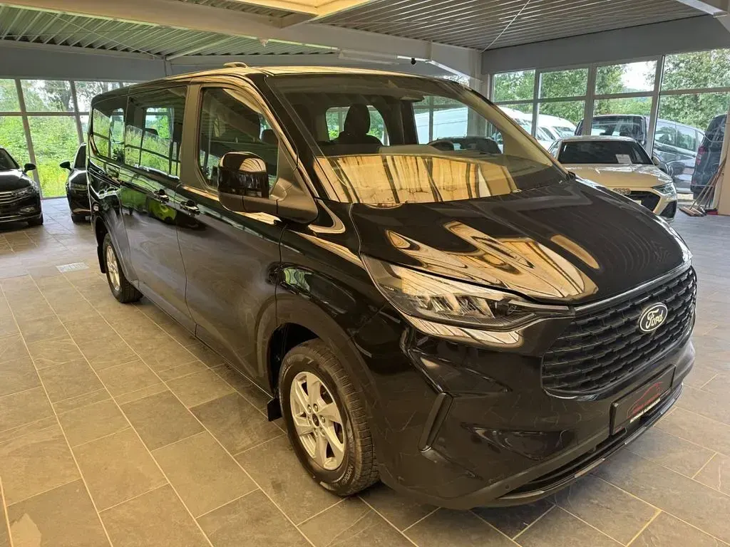 Gebraucht Ford Tourneo Trend 136 PS (100 kW) 2025 Schwarz Van / Kleinbus