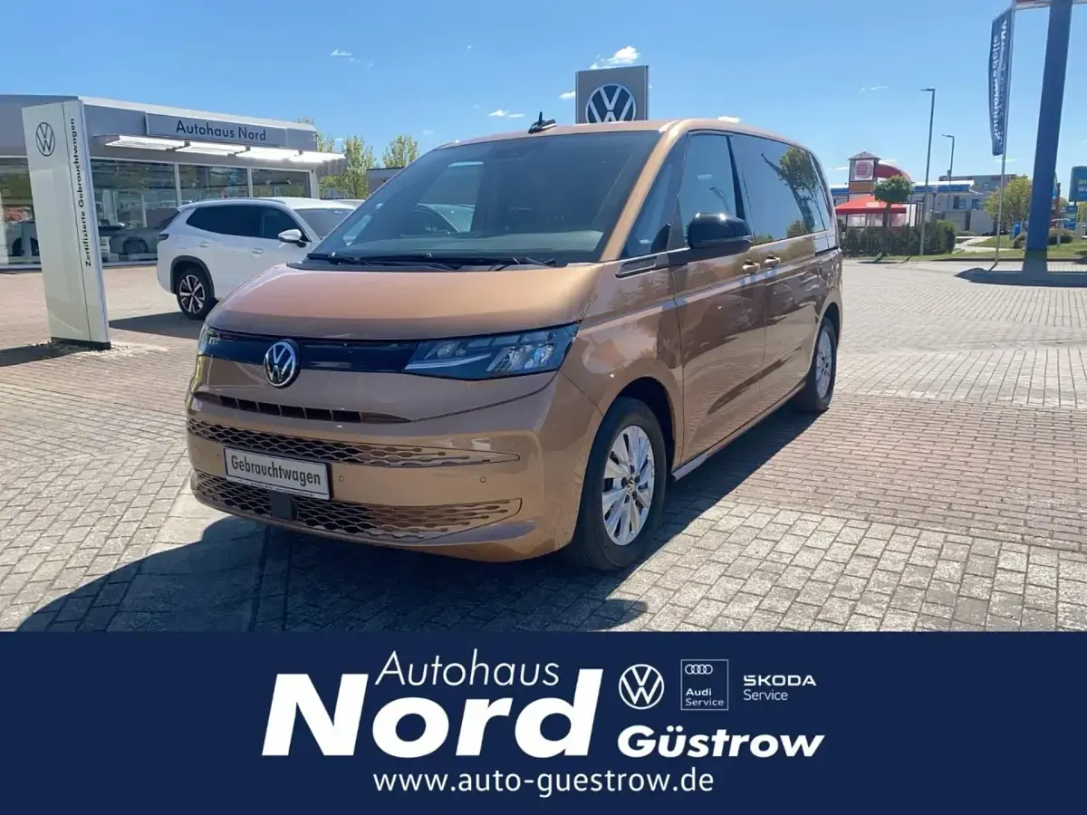 Usata VW Multivan Basis 150 CV (110 kW) 2024 Marrone Monovolume