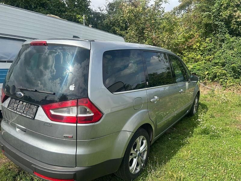 Używany Ford Galaxy Ghia 140 KM (102 kW) 2007 Szary Minivan