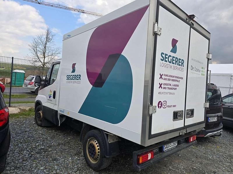 Second-hand Iveco Daily 156 CP (114 kW) 2023 Alb Monovolum