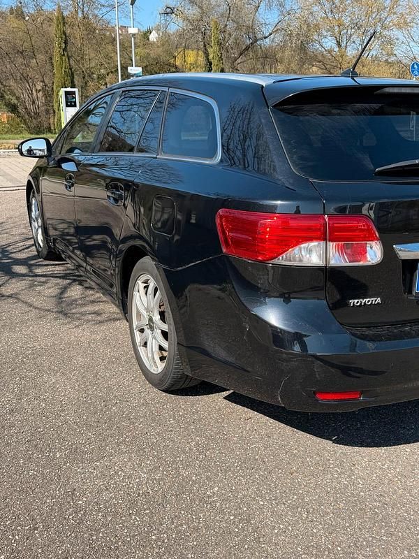 Gebraucht Toyota Avensis 150 PS (110 kW) 2012 Schwarz Kombi