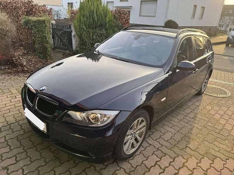 Gebraucht BMW 320 177 PS (130 kW) 2007 Blau Kombi