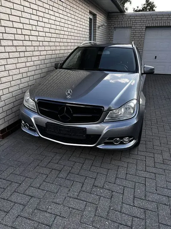 Gebraucht Mercedes C200 Elegance 136 PS (100 kW) 2012 Grau Limousine
