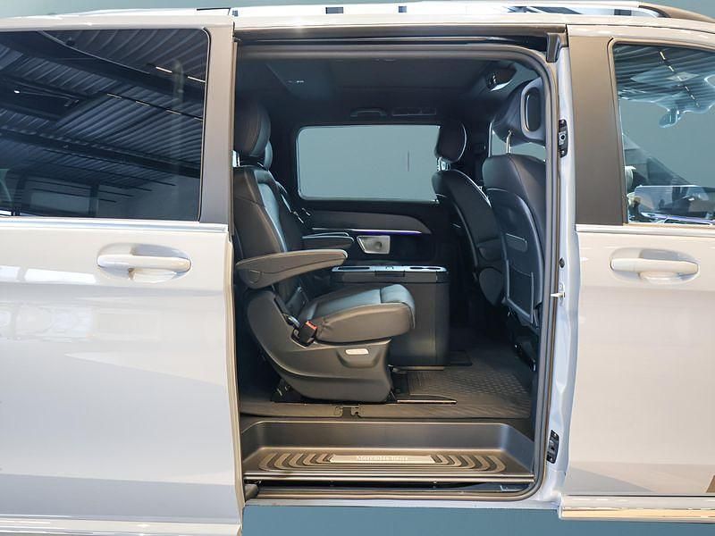 Gebraucht Mercedes V300 237 PS (174 kW) 2026 Grau Van / Kleinbus