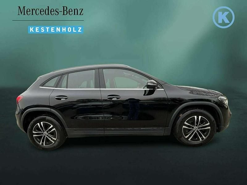 Gebraucht Mercedes GLA200 163 PS (119 kW) 2023 Unilack nachtschwarz SUV