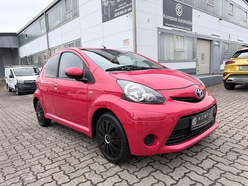 Rot Gebraucht 2014 Toyota Aygo Cool Kleinwagen | 1.990 € (Guter Preis) - Bild 1/4