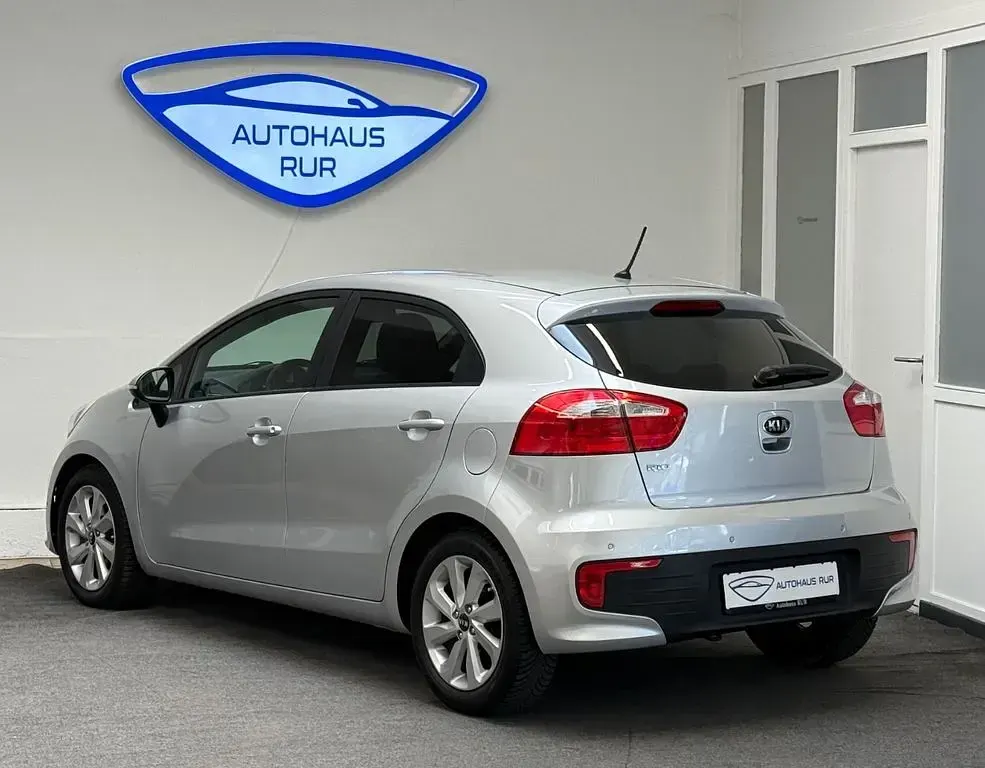 Gebraucht Kia Rio 109 PS (80 kW) 2016 Silber Kleinwagen