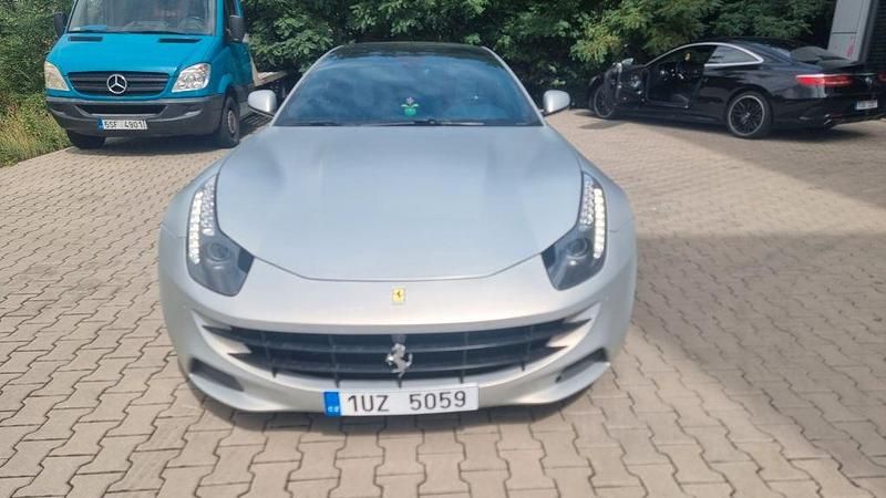 Grau Gebraucht 2015 Ferrari FF | 169.999 € (Teuer) - Bild 1/4
